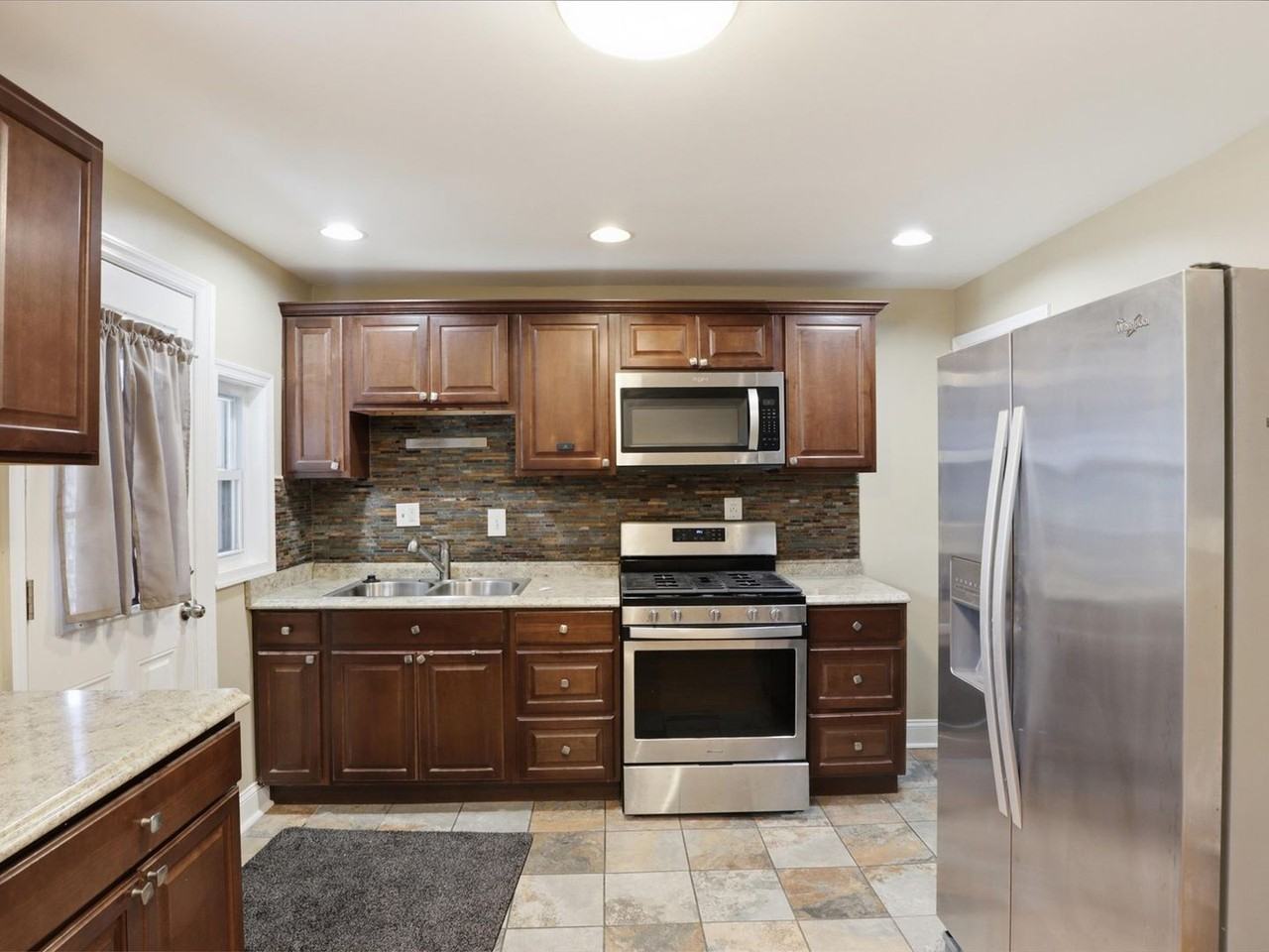 738 Yale Ave - Photo 2 of 21