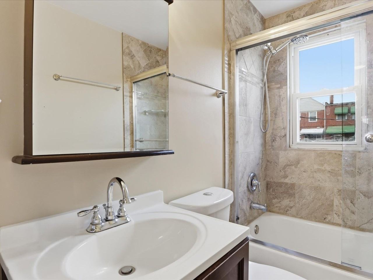 738 Yale Ave - Photo 3 of 21