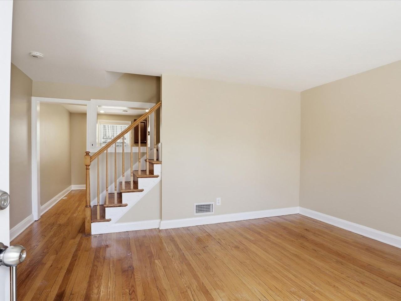 738 Yale Ave - Photo 7 of 21