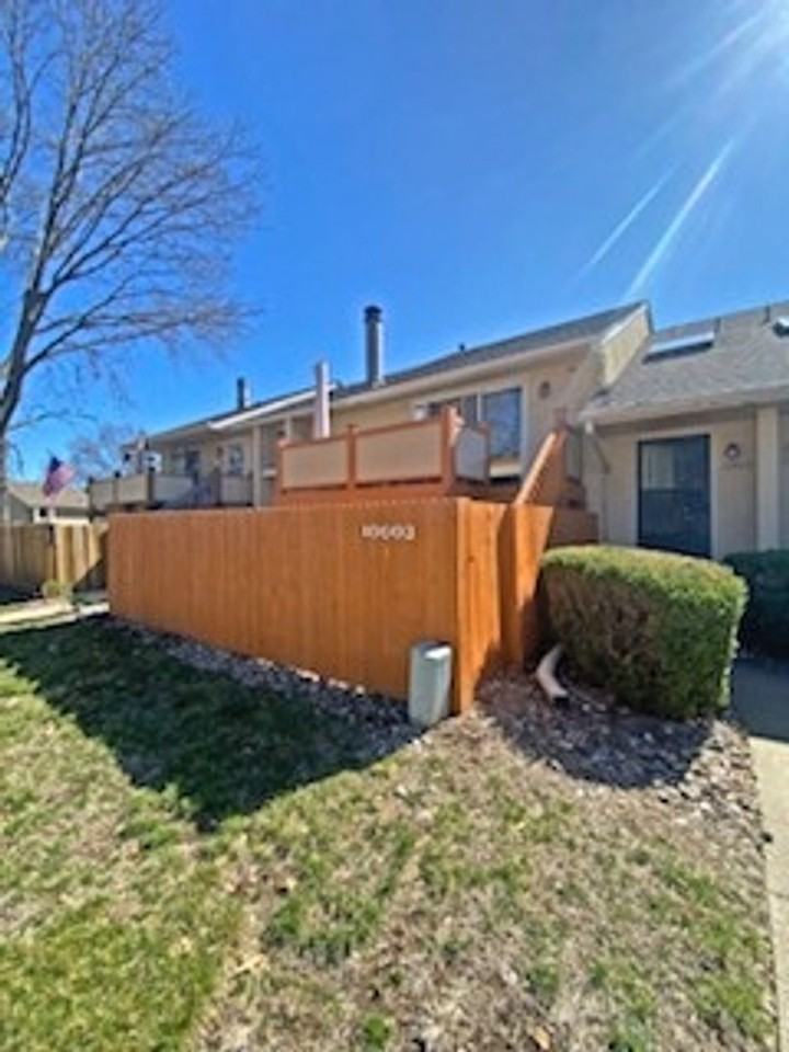 10903 Gillette St - Photo 2 of 26