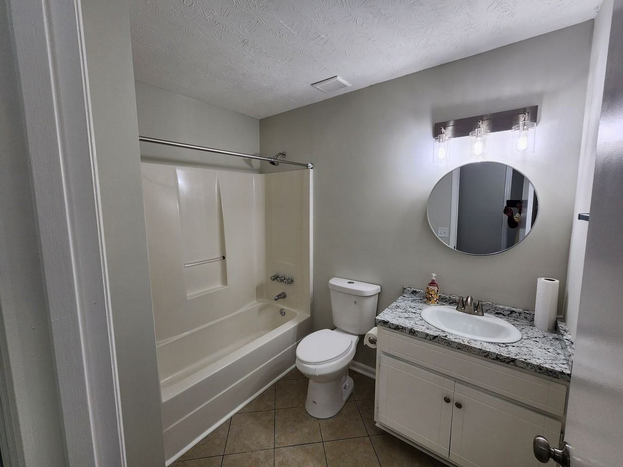 3034 Lansing Ave - Photo 4 of 15