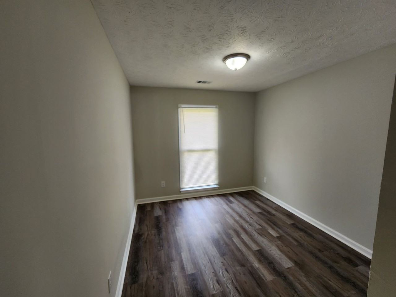 3034 Lansing Ave - Photo 5 of 15