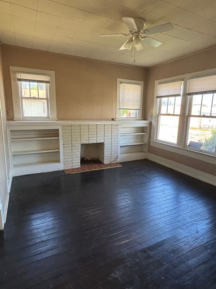 1033 Bowie St - Photo 2 of 8
