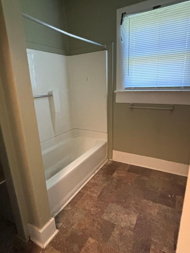 1033 Bowie St - Photo 7 of 8