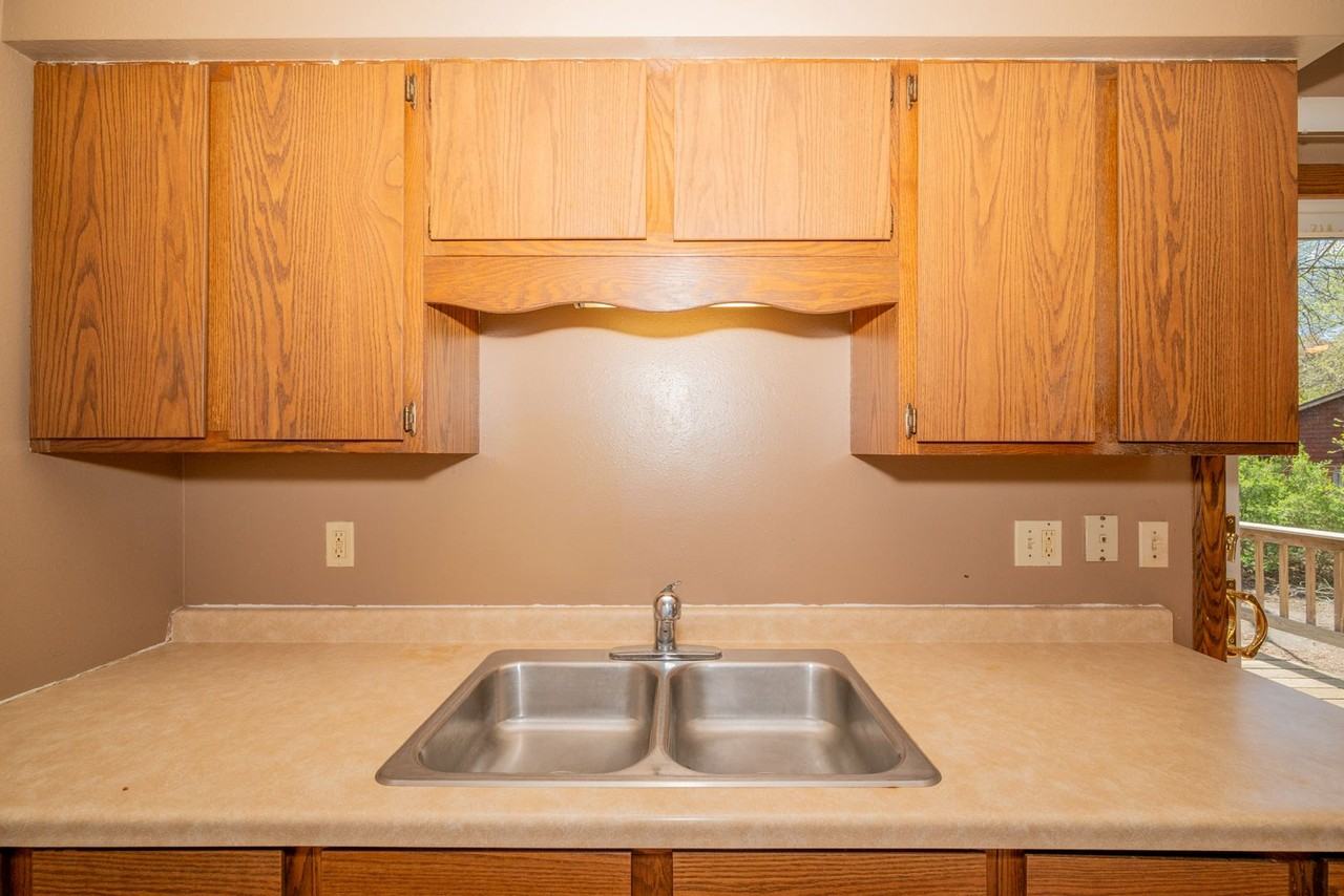 415 E Foster St - Photo 2 of 10