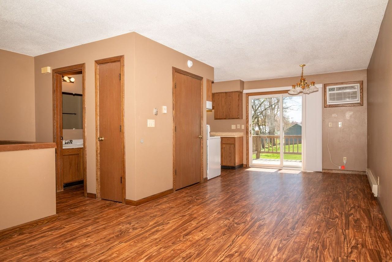 415 E Foster St - Photo 4 of 10