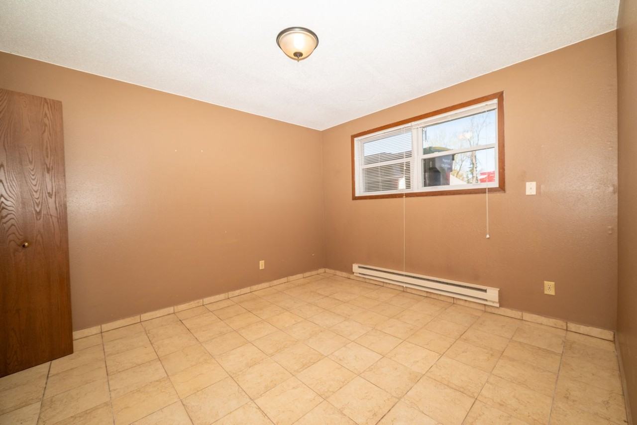 415 E Foster St - Photo 6 of 10