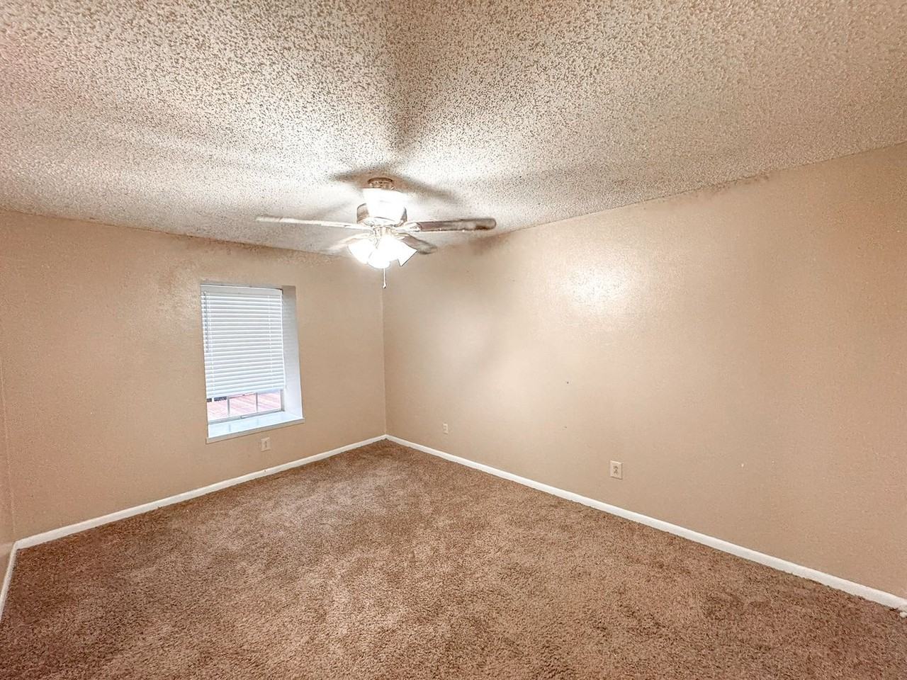 1602 N 7th St #14 - Photo 5 of 10