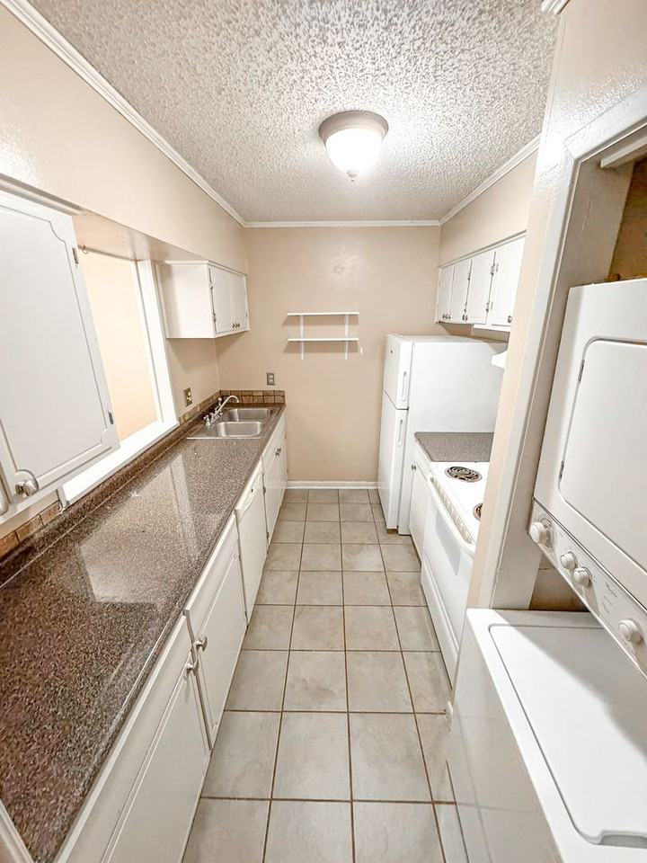 1602 N 7th St #14 - Photo 6 of 10
