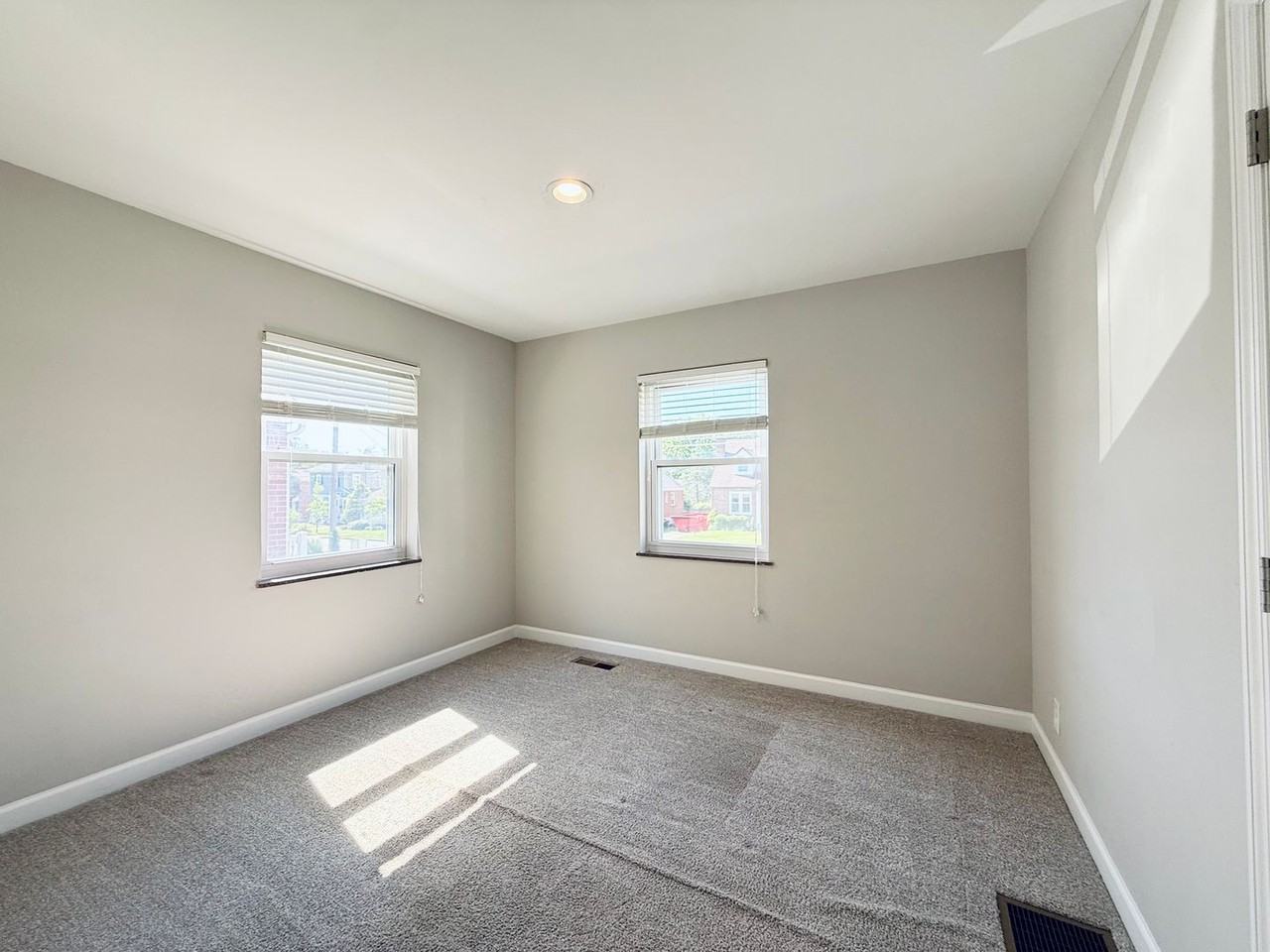 4346 Redmont Ave - Photo 6 of 20