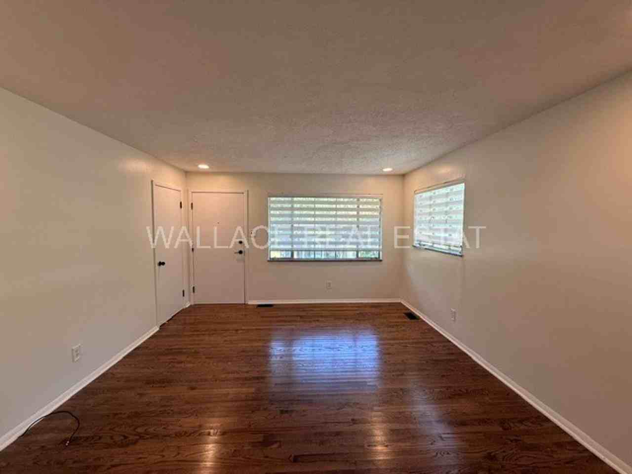 228 Tall Oaks Dr - Photo 2 of 13
