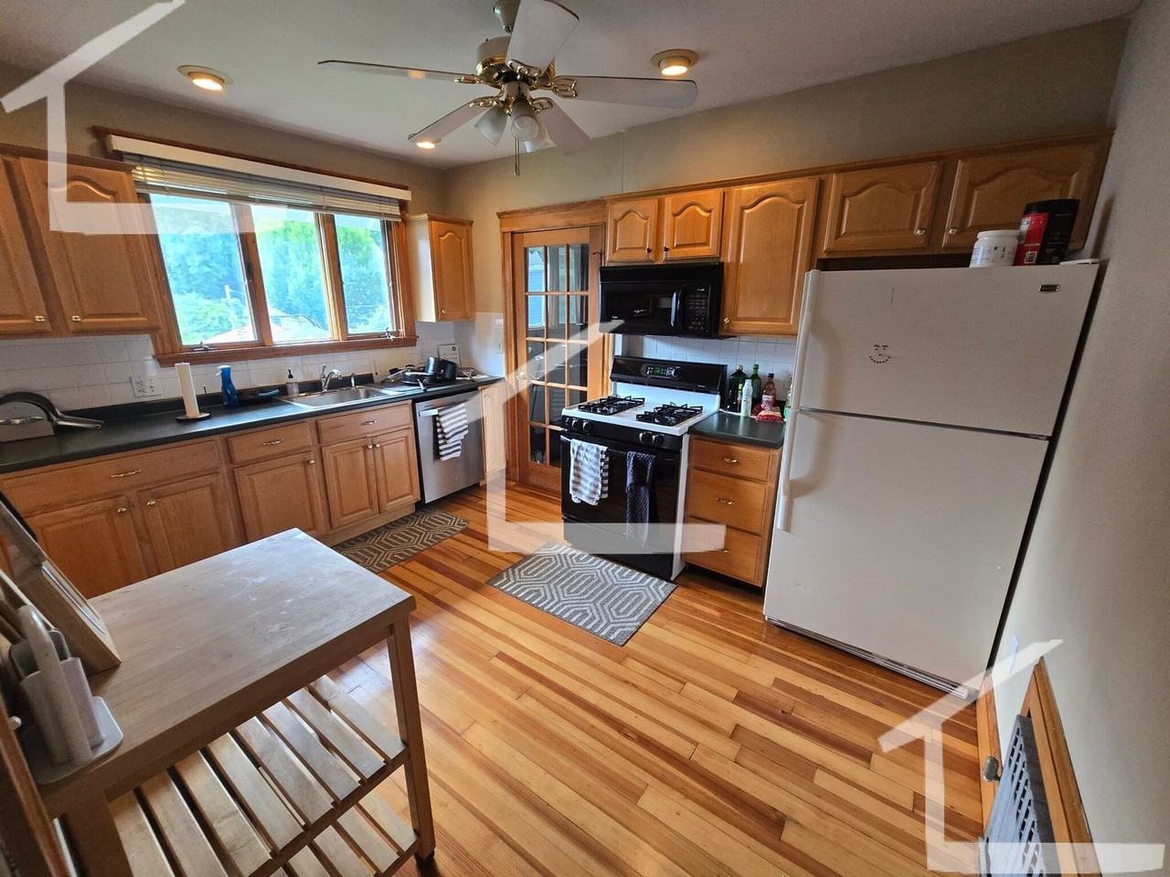 234 Lake St - Photo 2 of 11