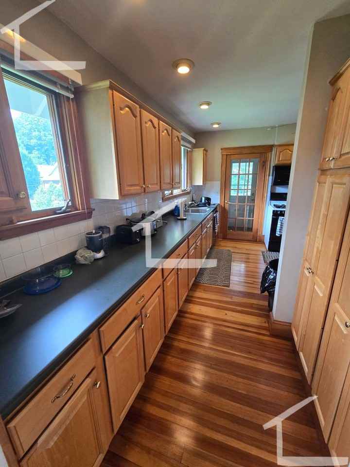 234 Lake St - Photo 3 of 11