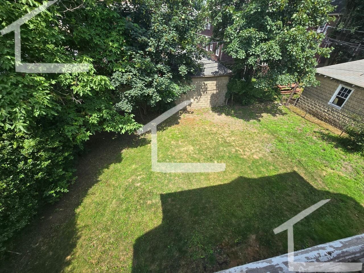 234 Lake St - Photo 4 of 11