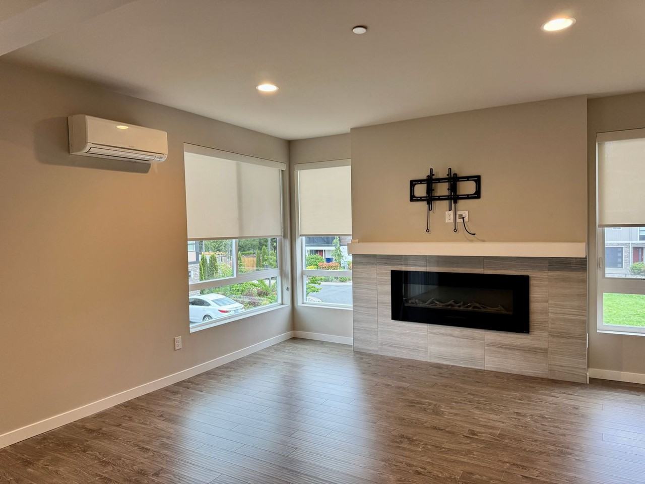 729 112th St Sw #B3 - Photo 5 of 25