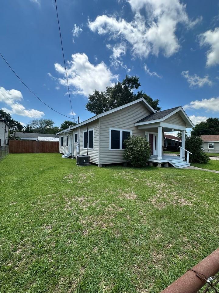 711 Williams Ave - Photo 2 of 17