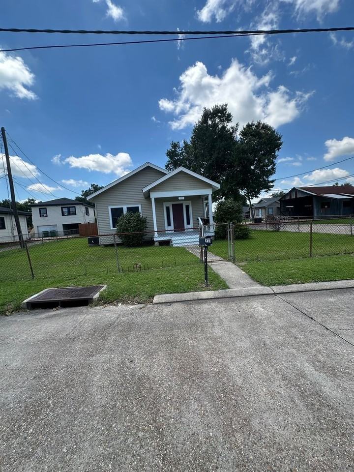 711 Williams Ave - Photo 3 of 17