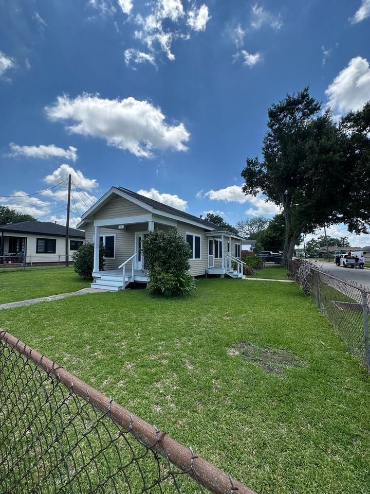 711 Williams Ave - Photo 4 of 17