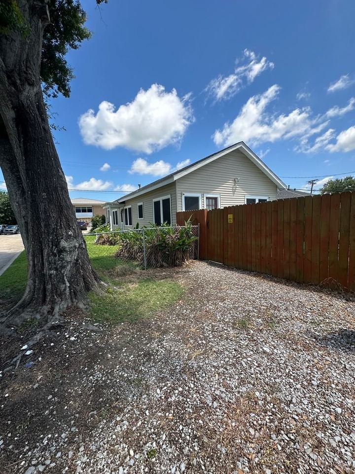 711 Williams Ave - Photo 6 of 17