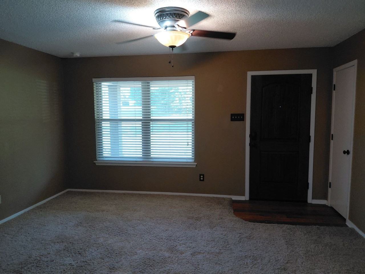 3725 Greenwood Rd - Photo 3 of 33