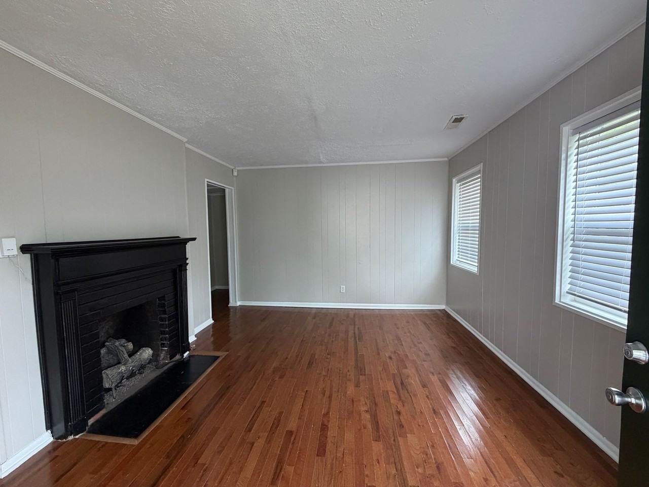 53 Pelham Hts - Photo 3 of 30