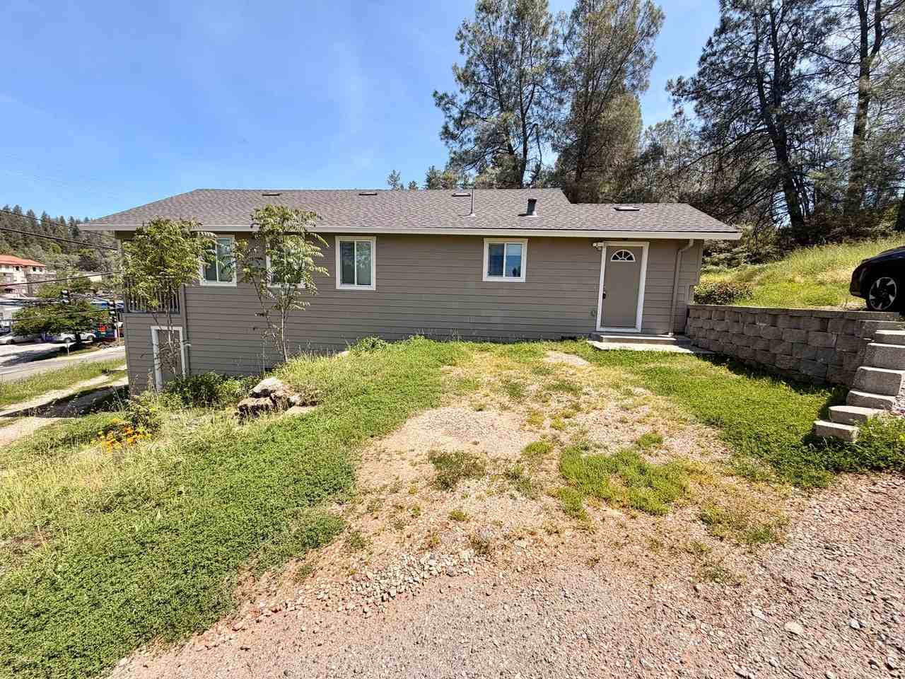 851 E Main St - Photo 3 of 16