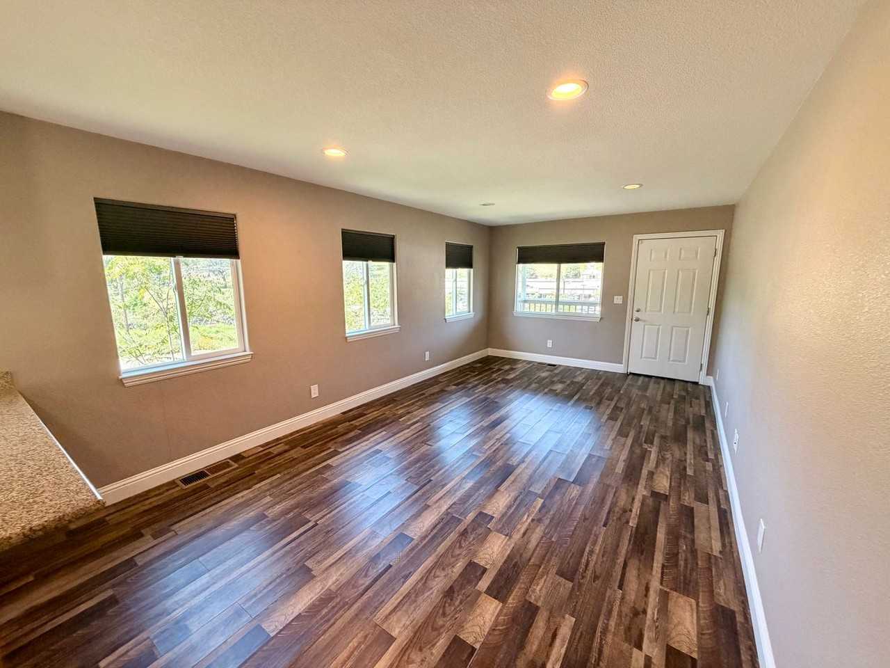 851 E Main St - Photo 4 of 16
