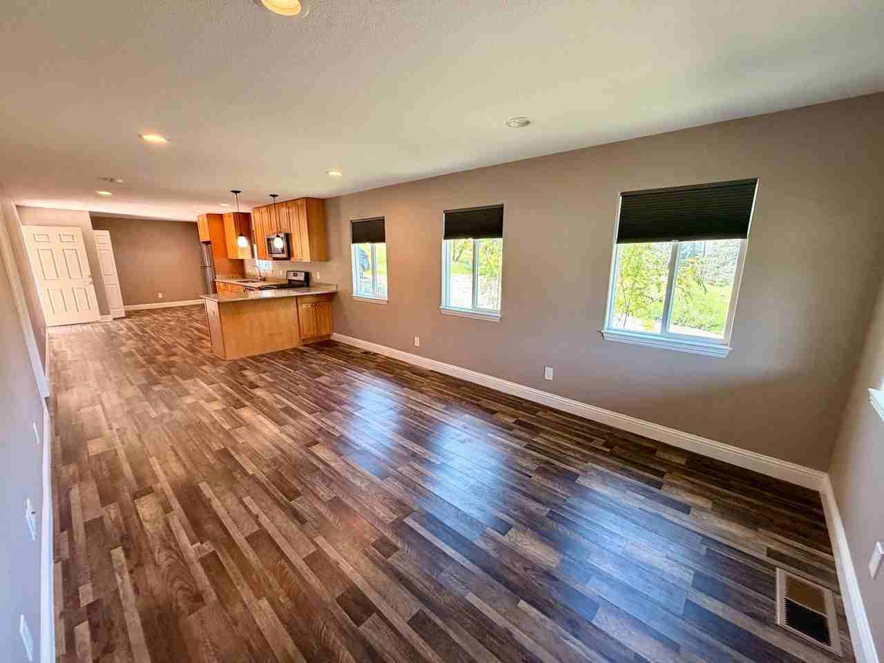 851 E Main St - Photo 5 of 16