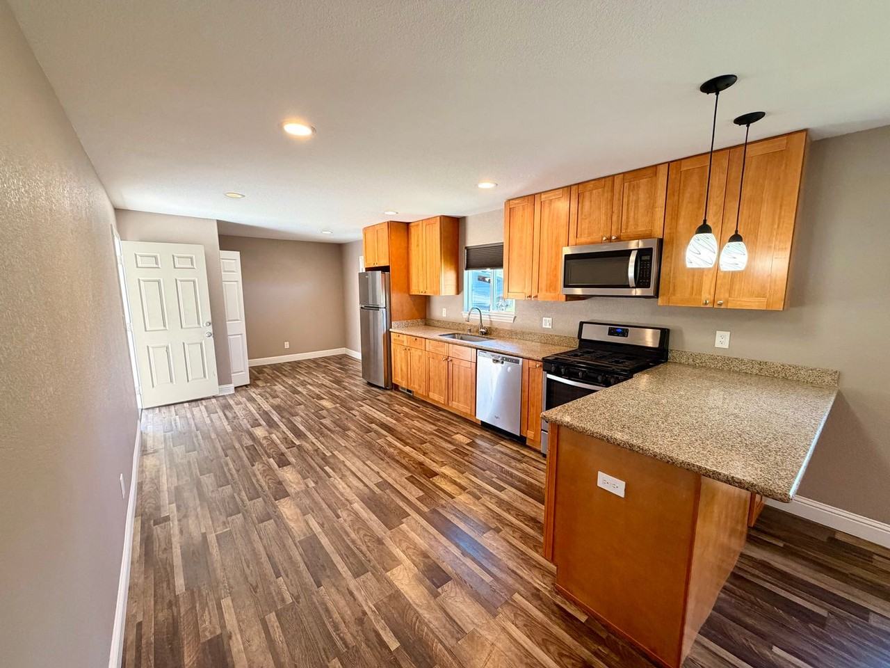 851 E Main St - Photo 6 of 16