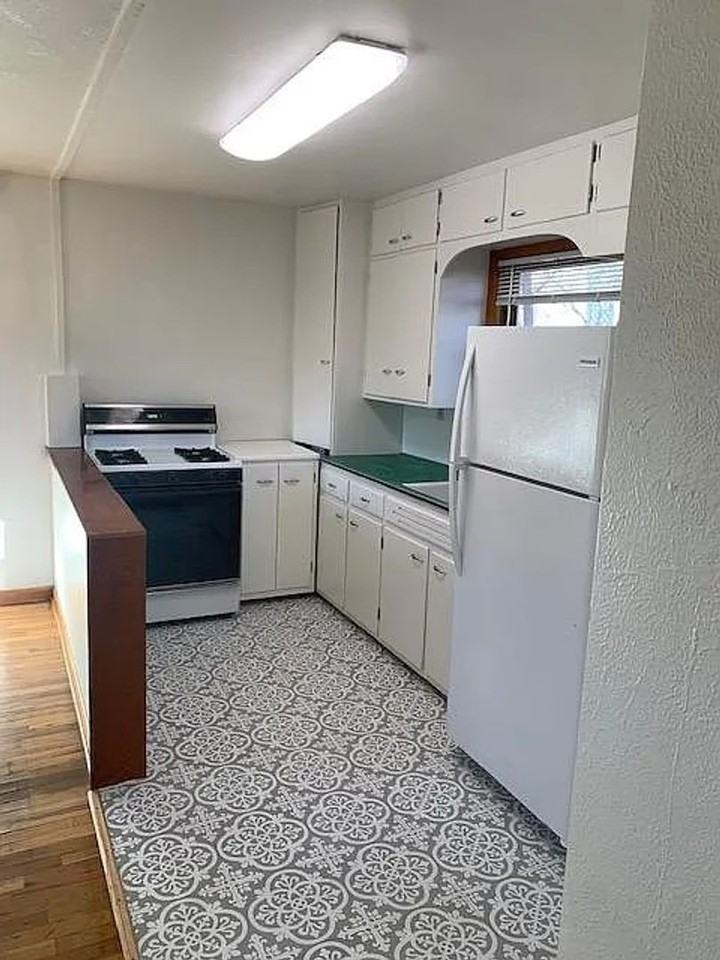 108 1/2 W Cleveland St - Photo 5 of 17
