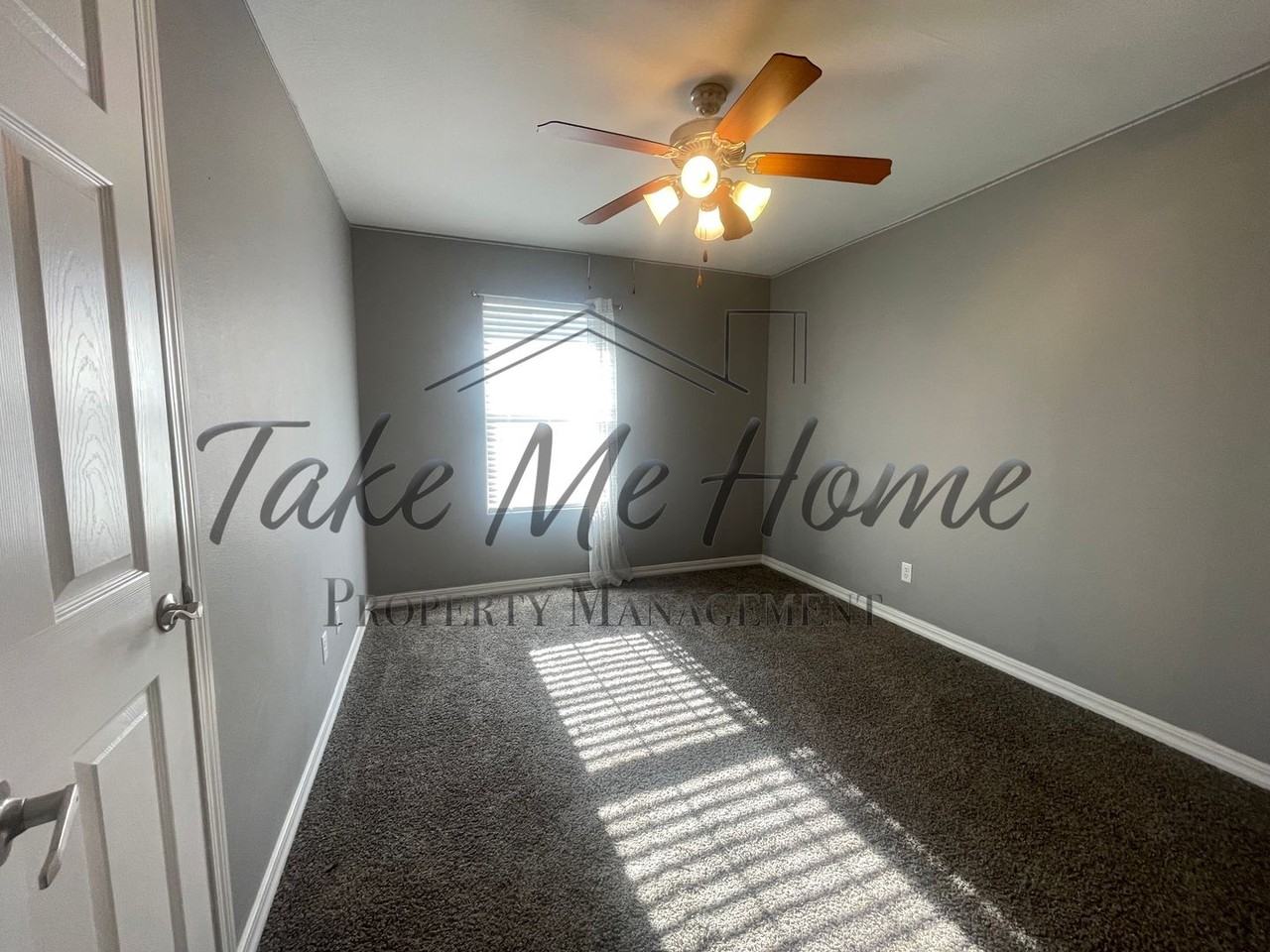 821 S Barberry Ct - Photo 2 of 12