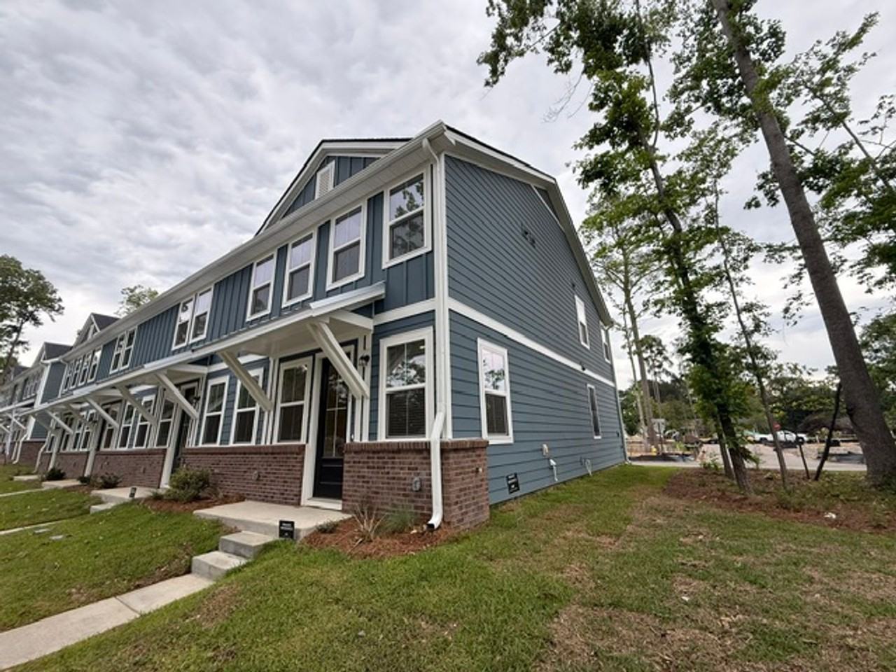 467 Martins Creek Blvd - Photo 2 of 22
