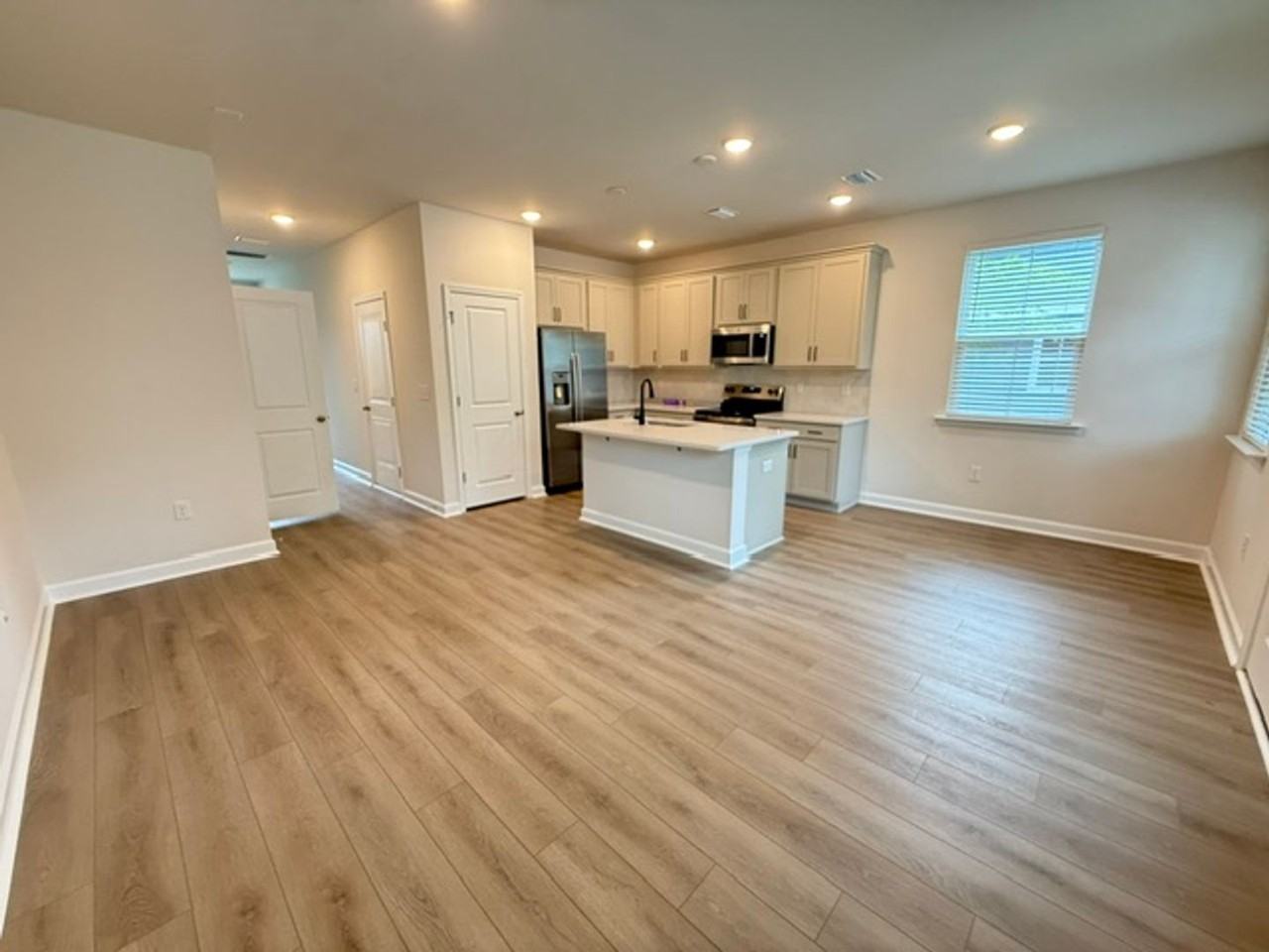 467 Martins Creek Blvd - Photo 6 of 22