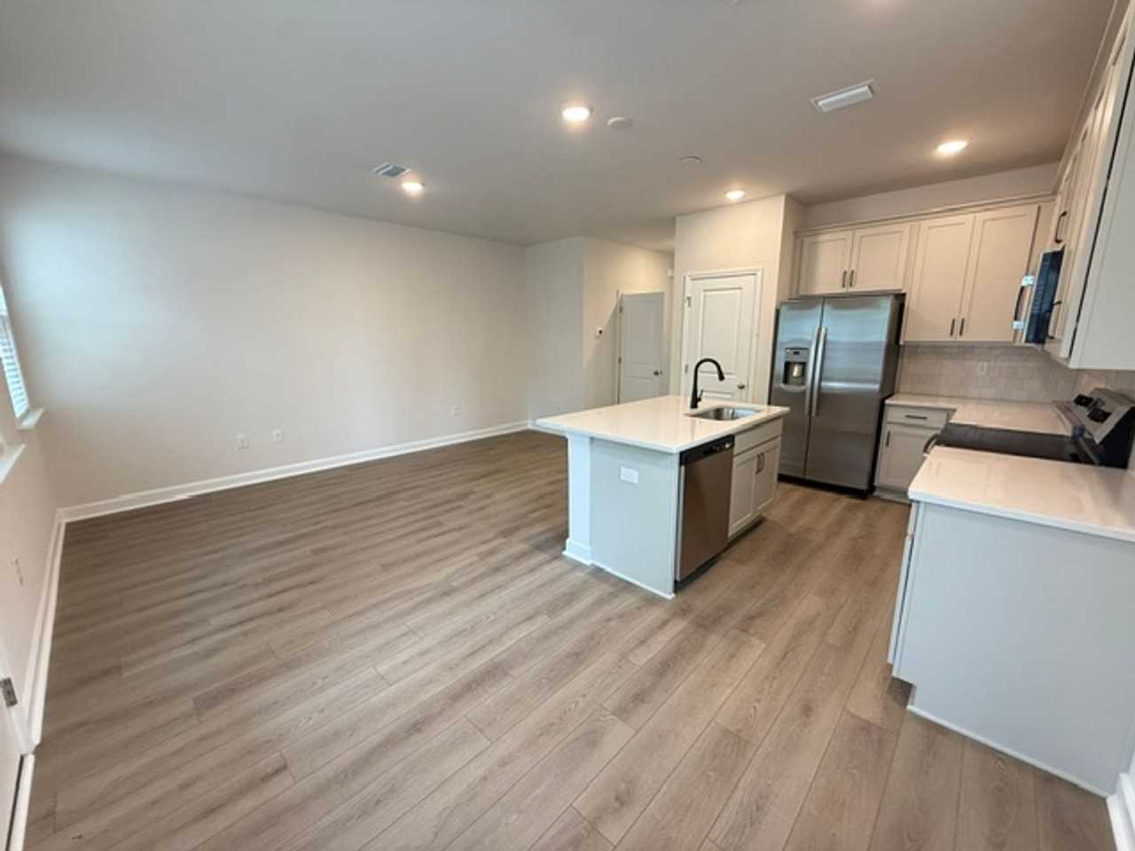 467 Martins Creek Blvd - Photo 7 of 22