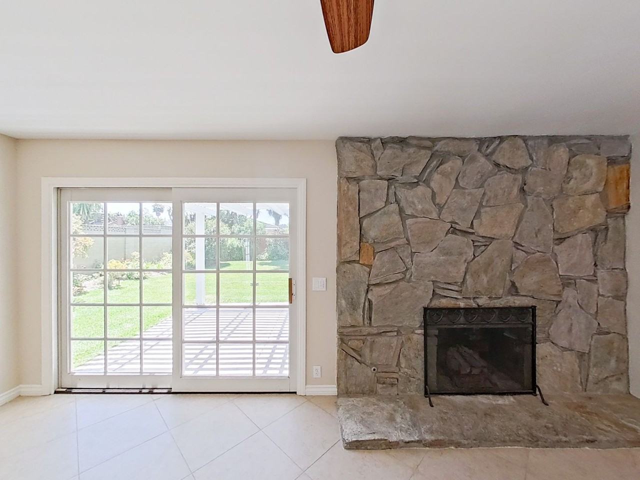 25152 Northrup Dr - Photo 2 of 22