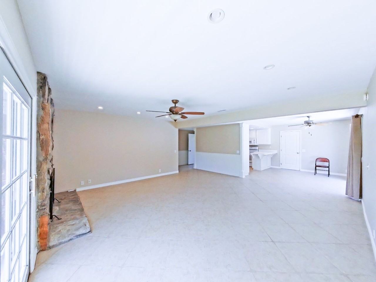 25152 Northrup Dr - Photo 3 of 22