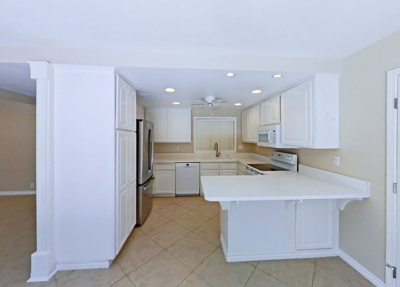 25152 Northrup Dr - Photo 5 of 22