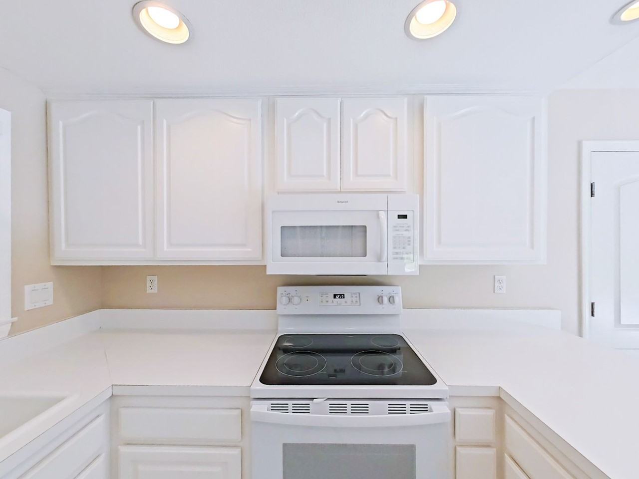 25152 Northrup Dr - Photo 6 of 22