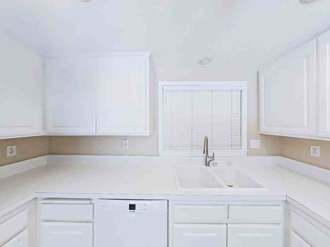 25152 Northrup Dr - Photo 7 of 22
