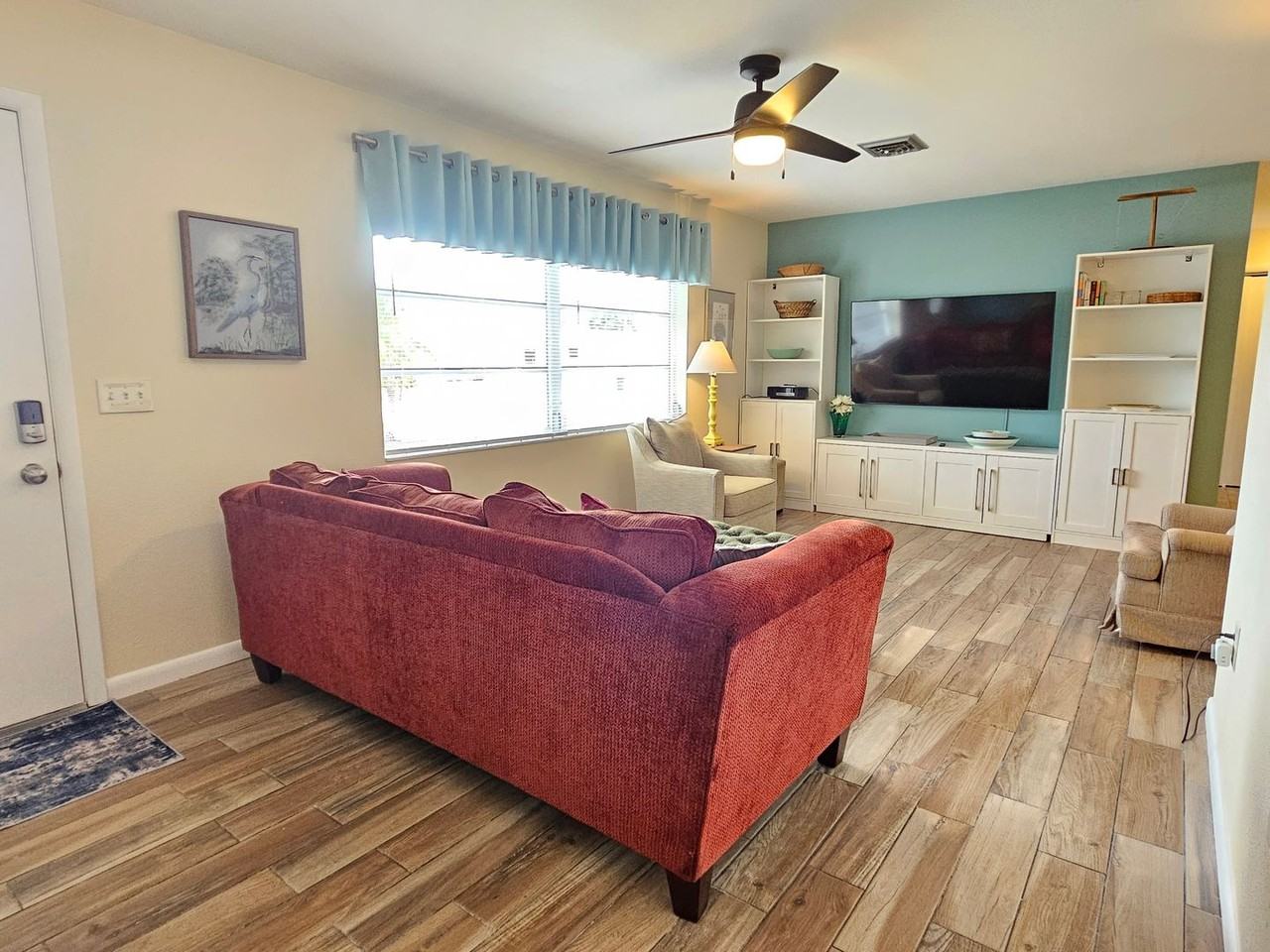 426 Pineview Dr - Photo 3 of 37