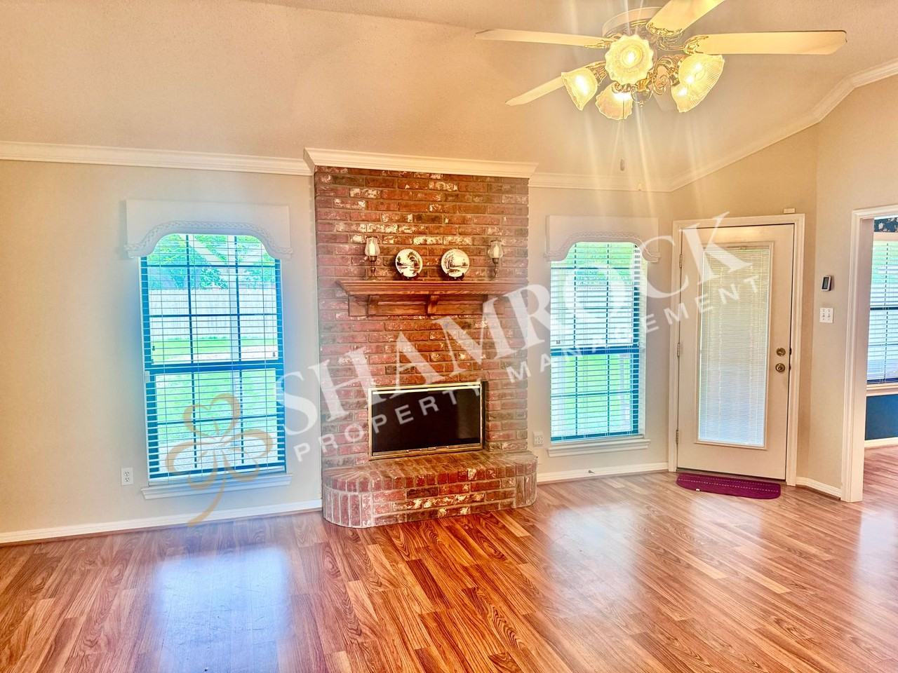 2612 Comanche Trl - Photo 2 of 13