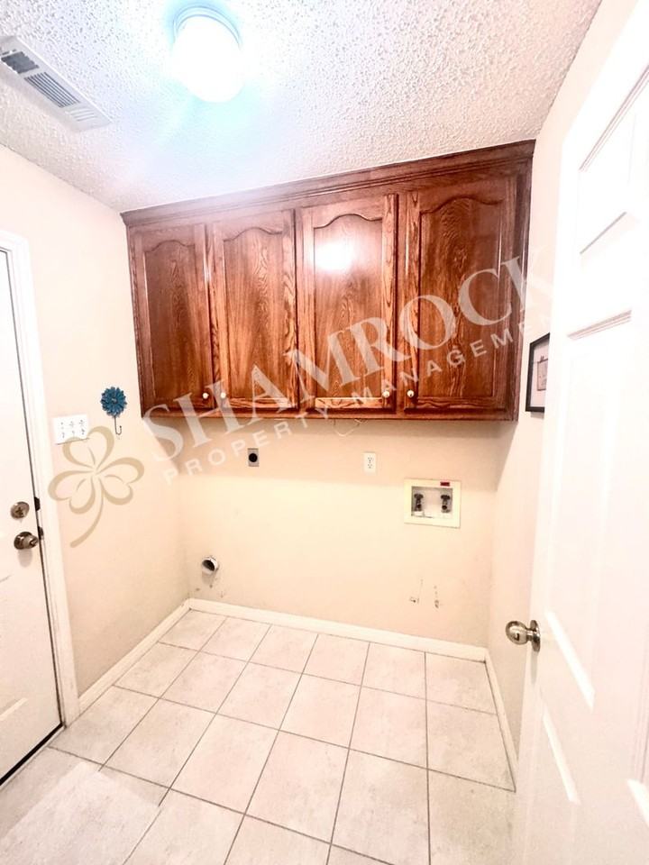 2612 Comanche Trl - Photo 6 of 13