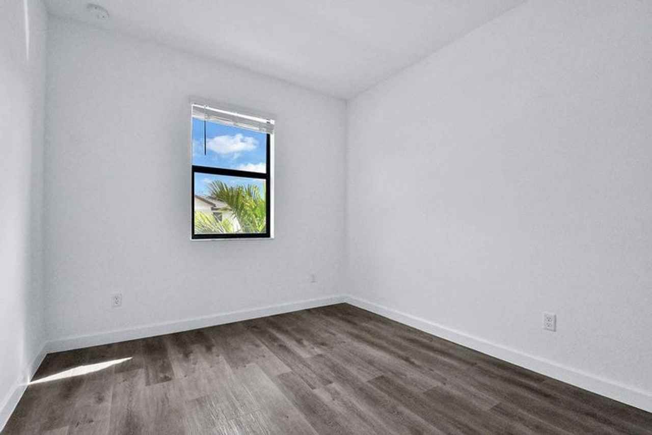 4074 Highland Oaks Dr - Photo 4 of 16