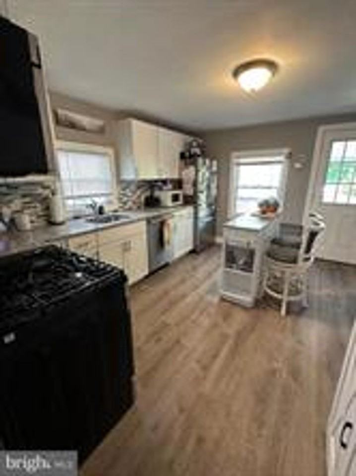 203 Mill St - Photo 7 of 16