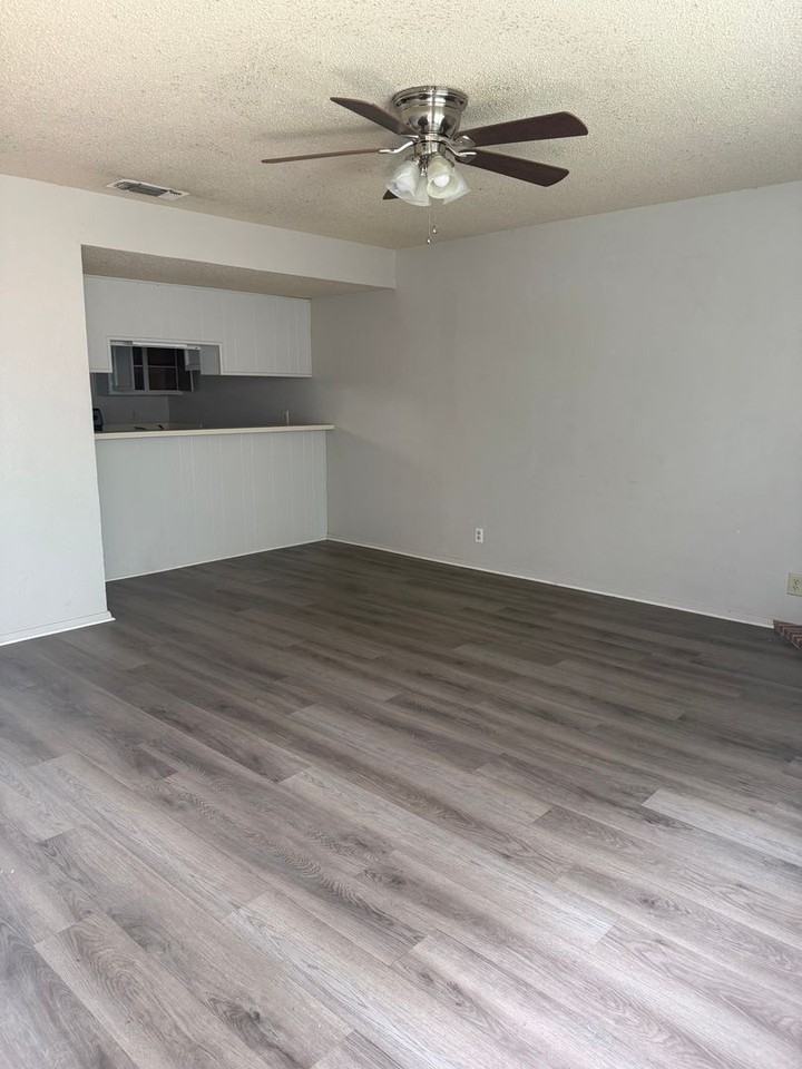 Mulberry Creek Condo’s - Photo 3 of 31
