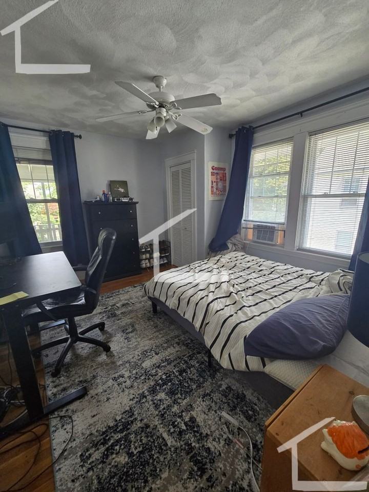 230 Lake St - Photo 5 of 11