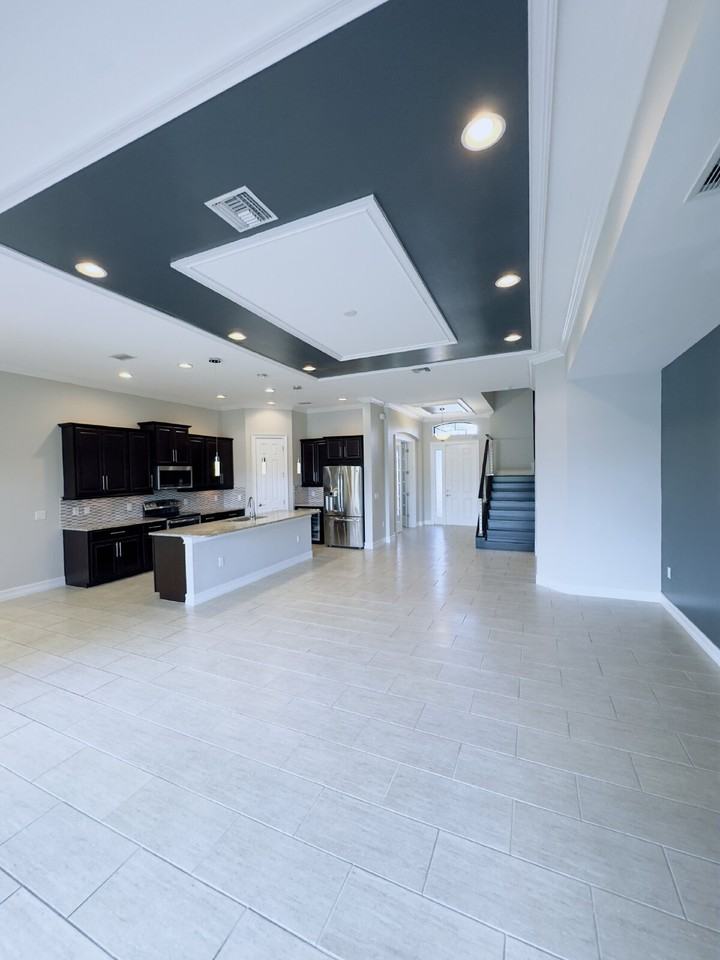 11181 Monte Carlo Blvd - Photo 6 of 47