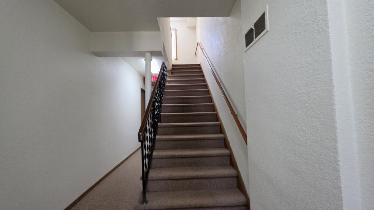 109 N Elm St - Photo 3 of 12