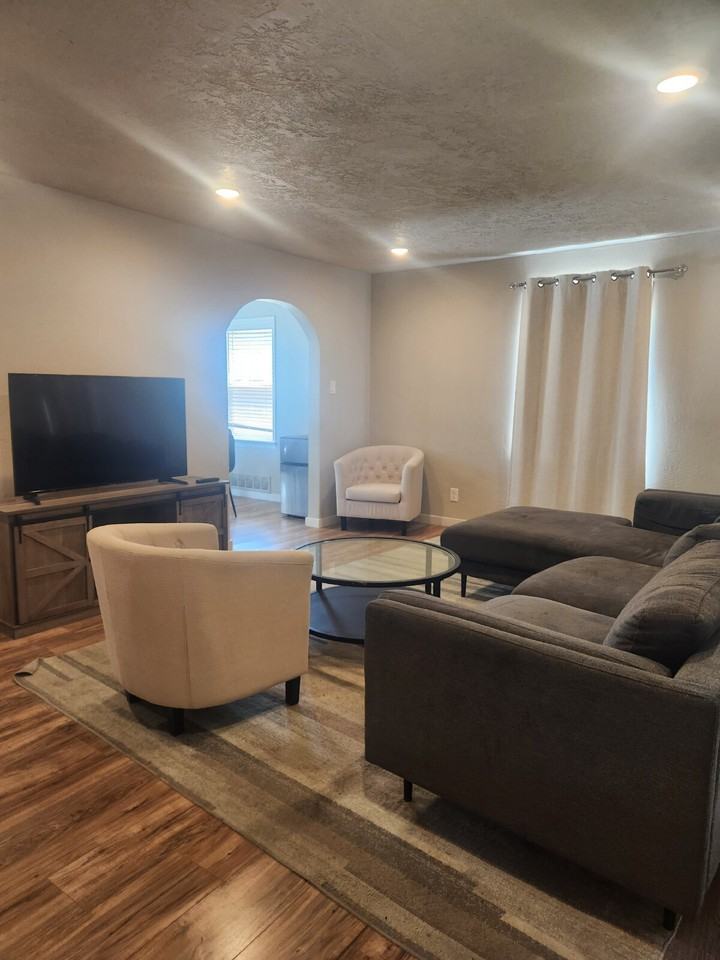 1634 S Merrill St - Photo 3 of 16