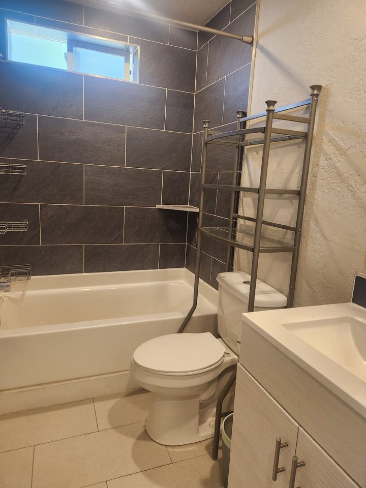 1634 S Merrill St - Photo 6 of 16